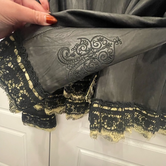 Chic genuine leather and lace blazer - Picture 5 of 9